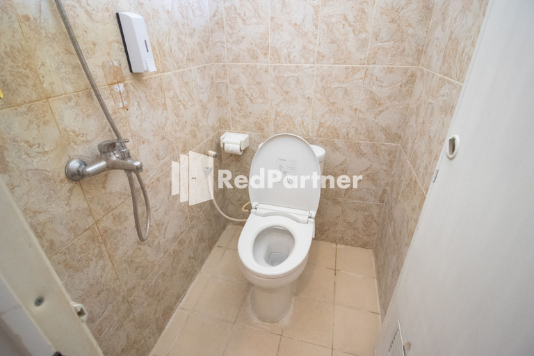Bathroom 5, Griya Damai Syariah Yogyakarta Mitra RedDoorz, Sleman