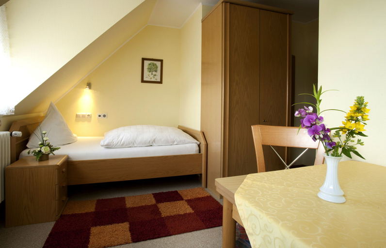 Bedroom 3, Hotel-Restaurant Haus Hubertus, Eifelkreis Bitburg-Prüm