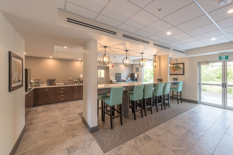 Food & Drinks 4, Coast Oliver Hotel, Okanagan-Similkameen