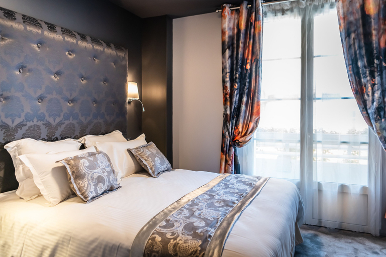 Bedroom 2, BRIT HOTEL PRIVILEGE LISIEUX – La Villa des Arts, Calvados