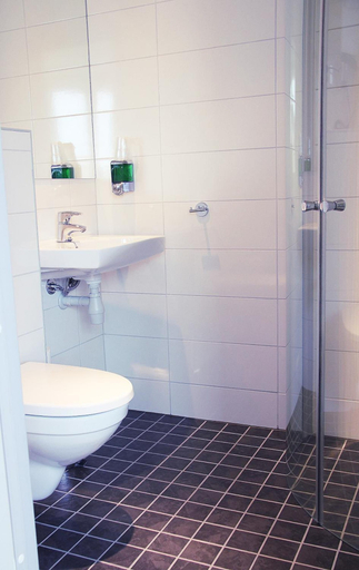 Bathroom 4, Hotell Marena, Andøy