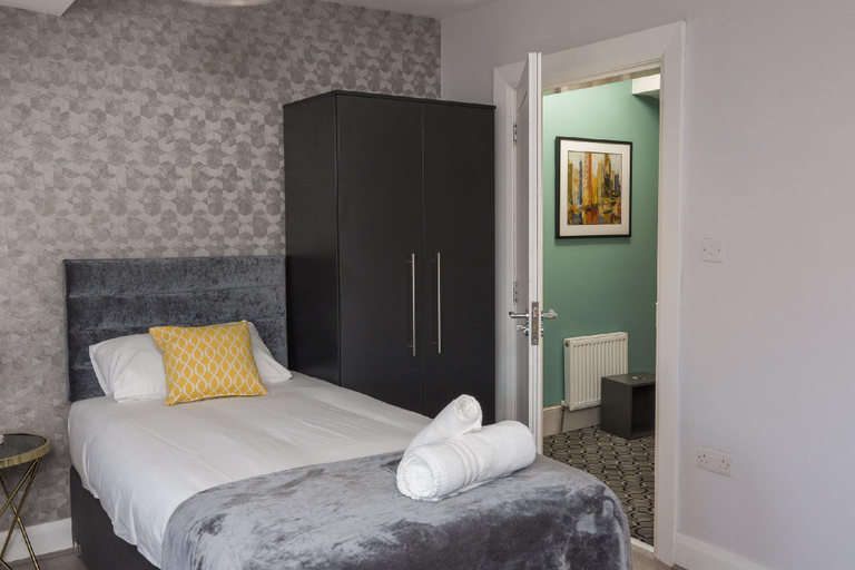Bedroom 2, Titanic Guest Boutique Accommodation, Belfast