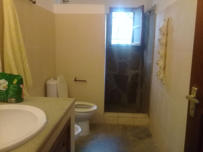 Bathroom 4, Johari Villas, Malindi