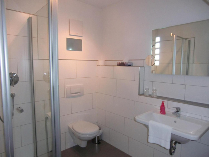 Bathroom 3, Kolping Hotel Schweinfurt, Schweinfurt
