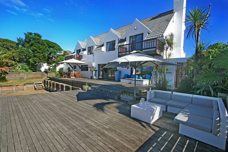 Exterior & Views 1, 8 Seaglades, Cacadu
