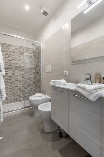 Bathroom 5, Apollo Guest House, Florence