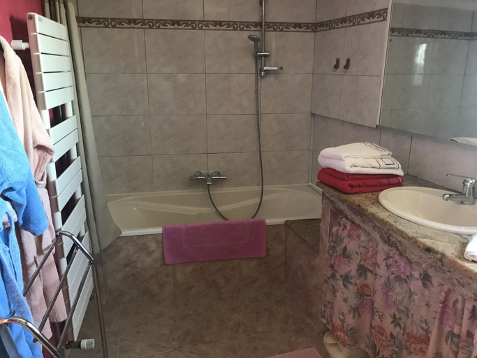 Bathroom 4, L'escarpee belle, Hérault