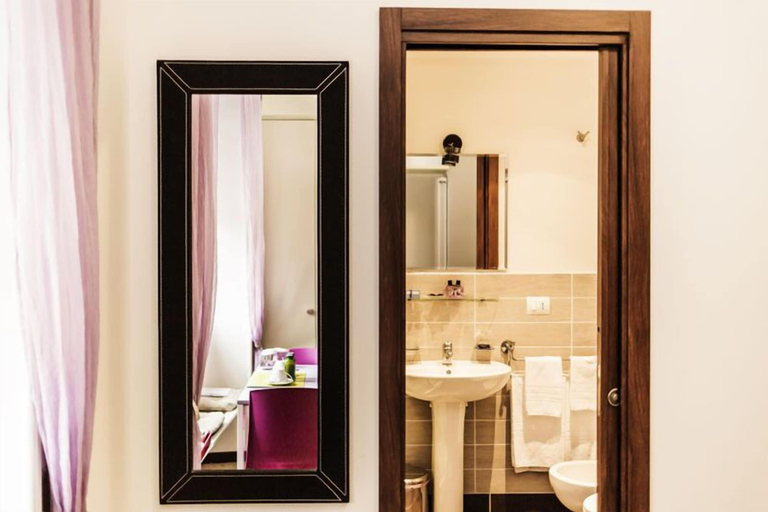Bathroom 3, Maison Colosseo, Rome