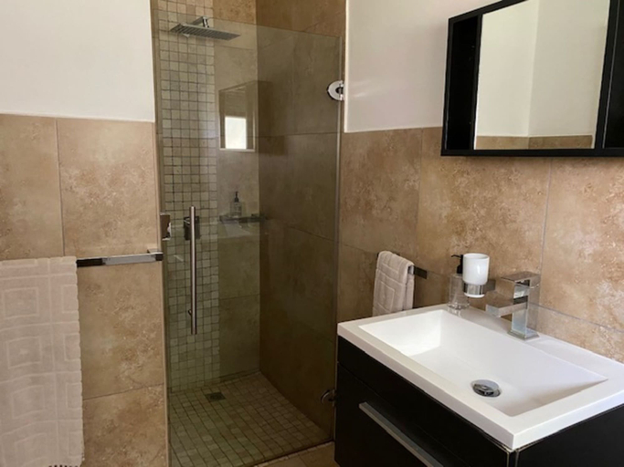 Bathroom 3, Burley House - Guest House, Lilongwe City