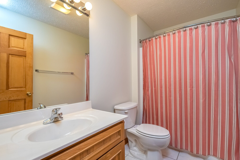 Bathroom 3, Sleepy Hollow, Garrett