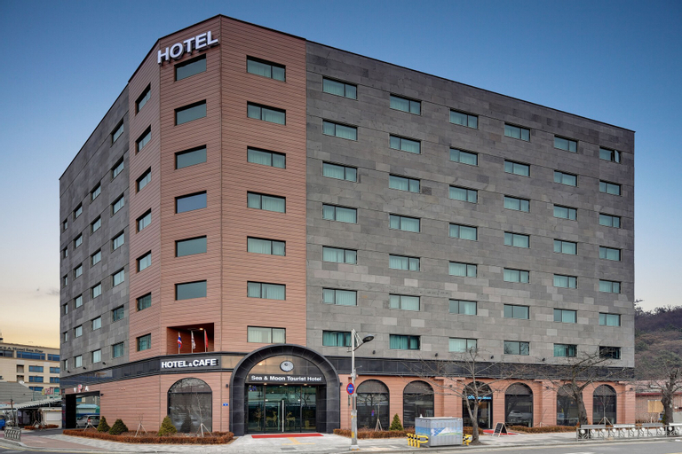 Sea & Moon Tourist Hotel, Jung