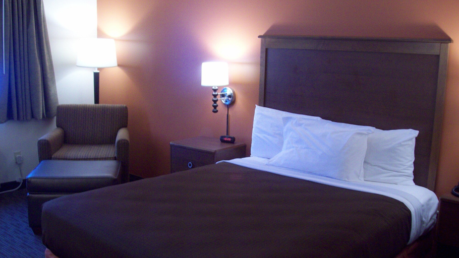 Bedroom 4, AmericInn by Wyndham Silver City, Ontonagon