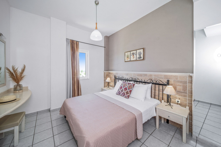 Bedroom 4, Maria Rousse, Crete