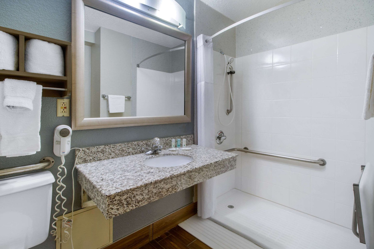Bathroom 4, Quality Inn Cookeville, Putnam