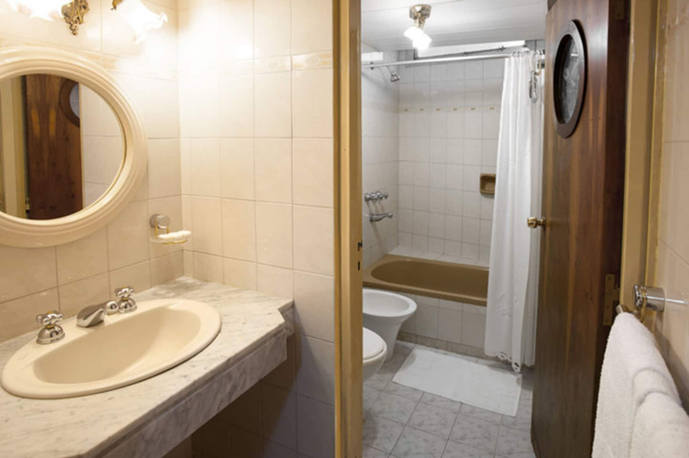 Bathroom 4, Gran Hotel San Luis, La Capital