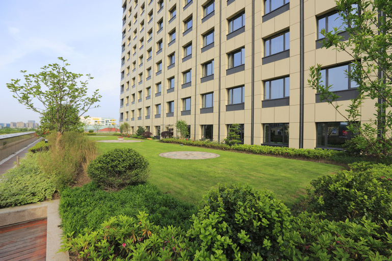 Exterior & Views 9