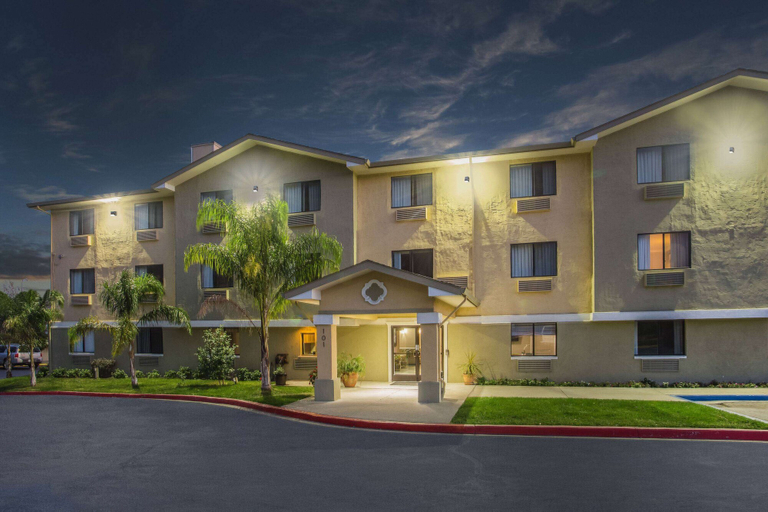 Exterior & Views 2, Super 8 by Wyndham Vacaville, Solano