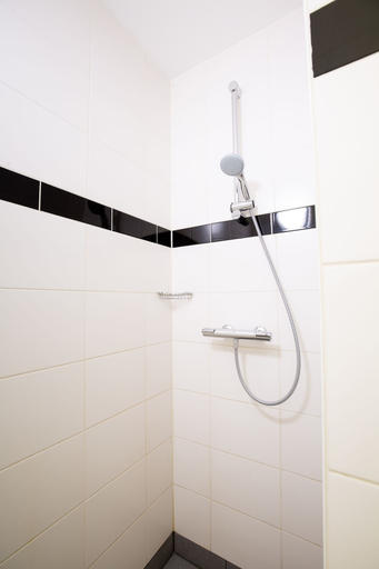 Bathroom 5, Bastion Hotel Rotterdam Zuid, Rotterdam