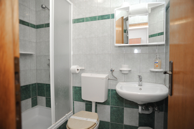Bathroom 4, Vila Caska, Novalja