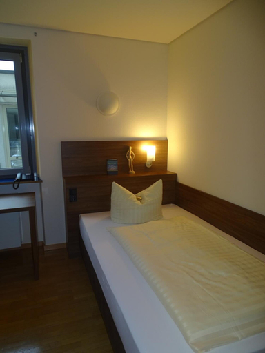 Bedroom 3, Kolping Hotel Schweinfurt, Schweinfurt