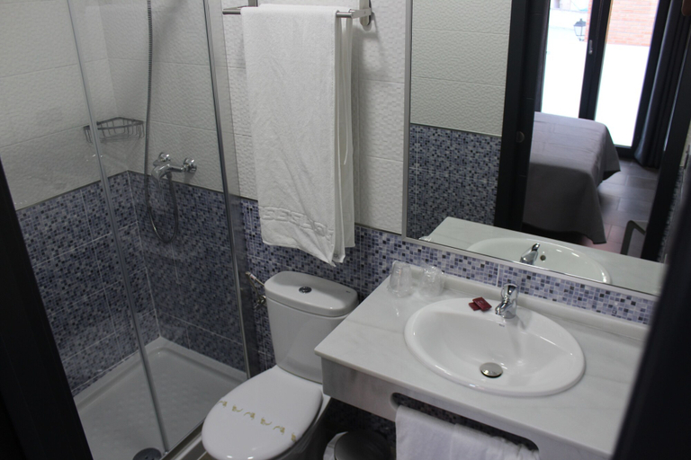Bathroom 5, Hostal Maria Jose, Cádiz