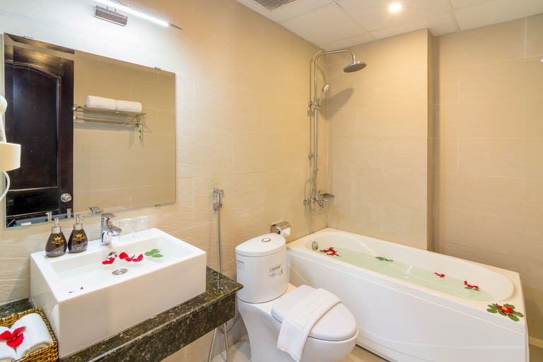 Bathroom 4, Royal Family Hotel Da Nang, Da Nang