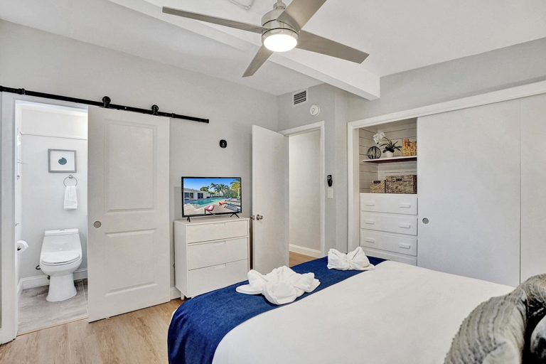 Bedroom 3, 5BR with Heated Pool 5 min to Beach, Broward