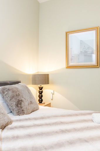 Bedroom, Stylish 3 Bed 3 bath in Kens High St, London