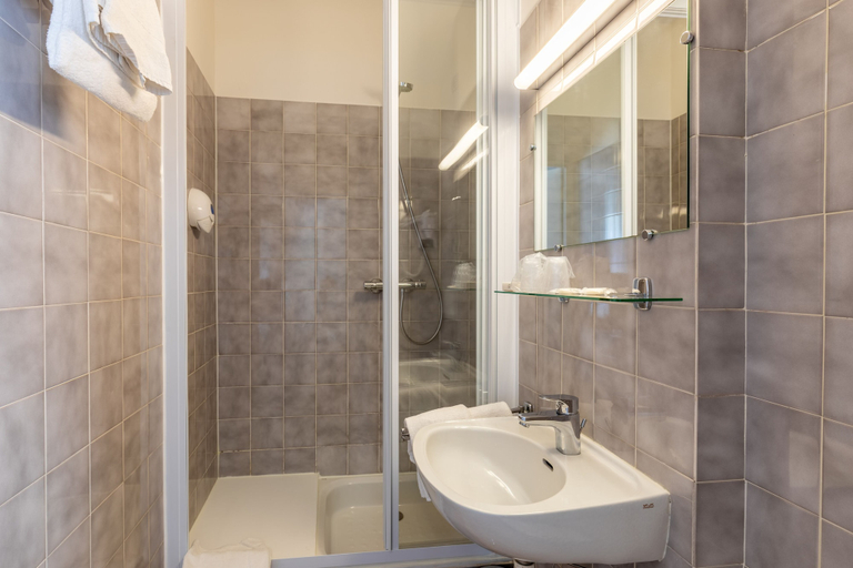 Bathroom 4, Atlantic Hôtel Rennes Centre Gare, Ille-et-Vilaine