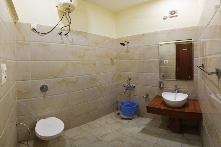 Bathroom 4, Hotel Palace, Amritsar