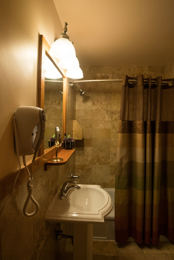 Bathroom 4, Silver Moon Inn, Larimer