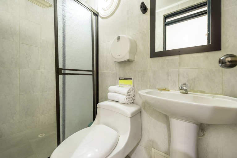 Bathroom 3, Ayenda 1120 Comercial, Pereira