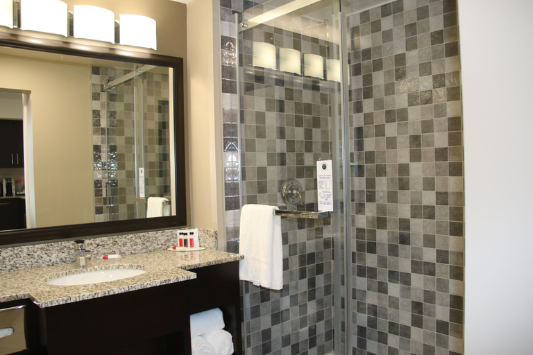 Bathroom 5, Super 8 by Wyndham Canmore, Division No. 15