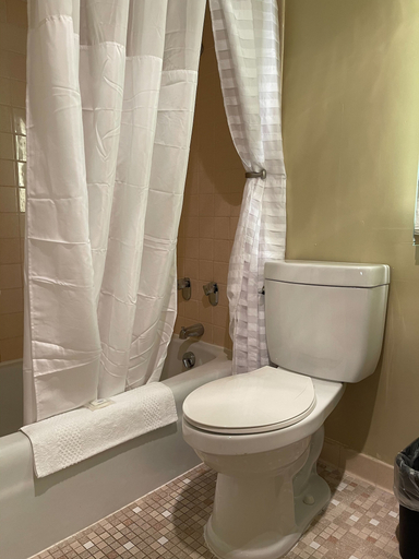 Bathroom 4, Econo Lodge Hurley - Ironwood, Iron