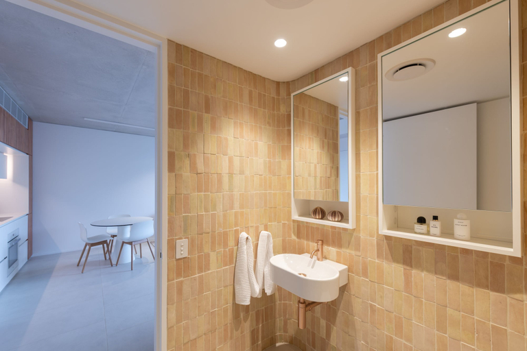 Bathroom 5, Hotel Ravesis, Sydney