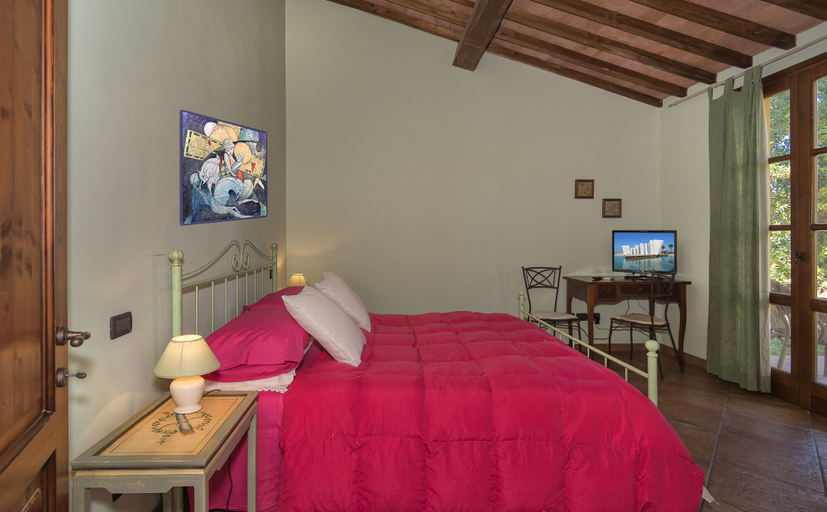 Bedroom 4, Pisa Holidays, Pisa
