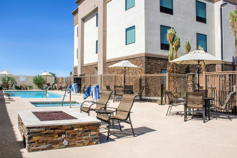 Exterior & Views 2, Hampton Inn Parker, La Paz
