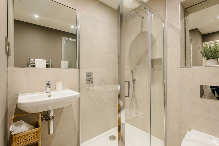 Bathroom 4, Museum Apartments, Edinburgh