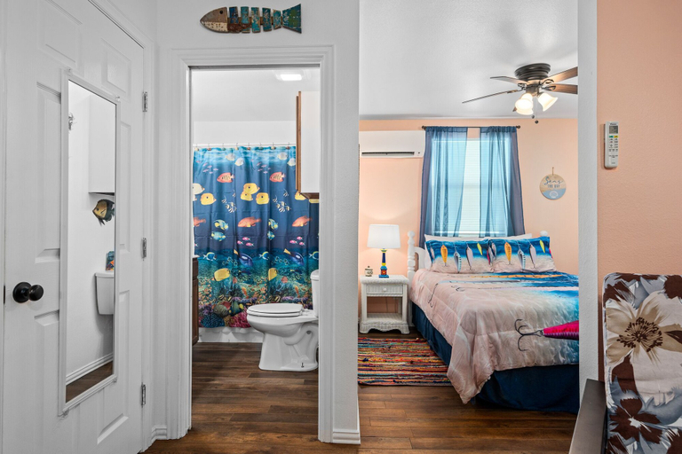 Bedroom 3, Seas the Day - Side B, Aransas