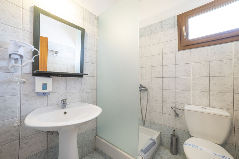 Bathroom 4, Hotel Erodios, Central Macedonia