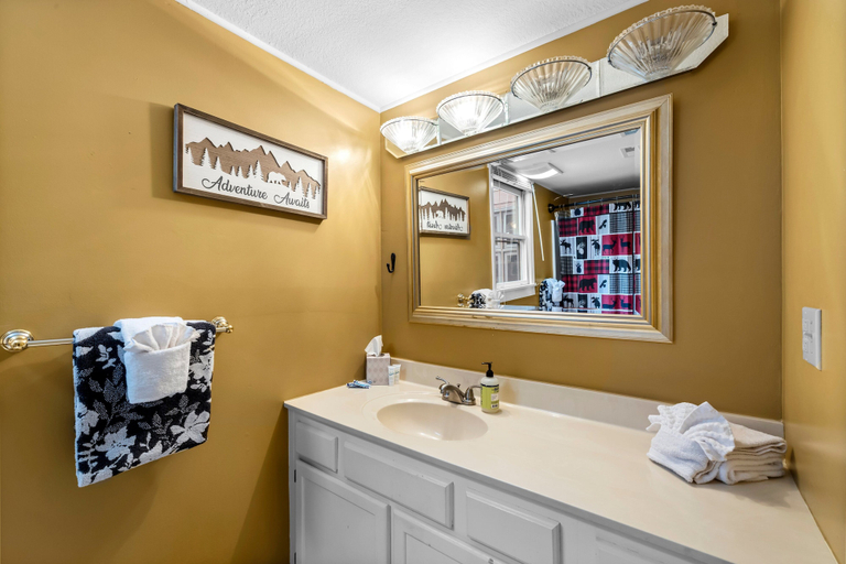 Bathroom 4, Rivers Edge, Jackson