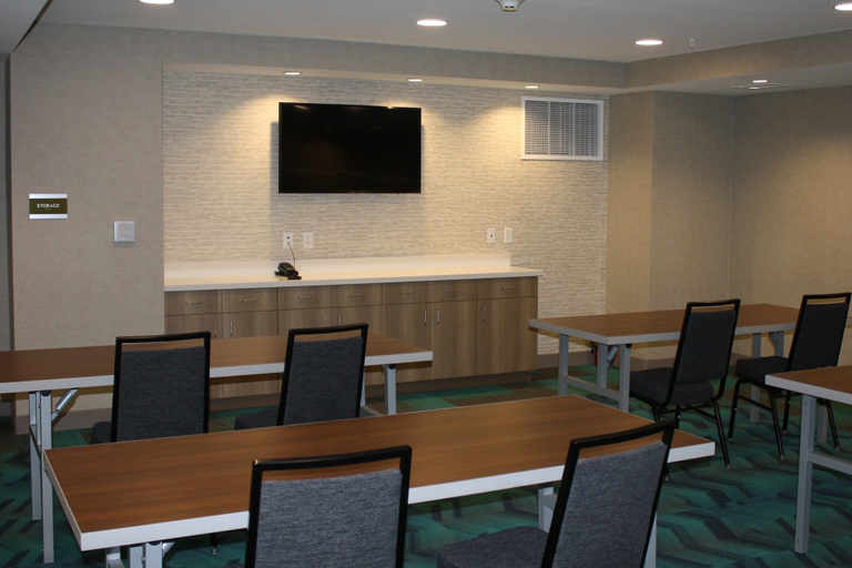 Food & Drinks 5, Home2 Suites by Hilton Omaha UN Medical Ctr Area, Douglas