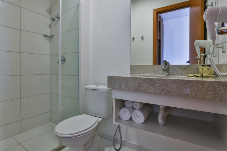 Bathroom 5, Nobile Inn London Anápolis, Anápolis