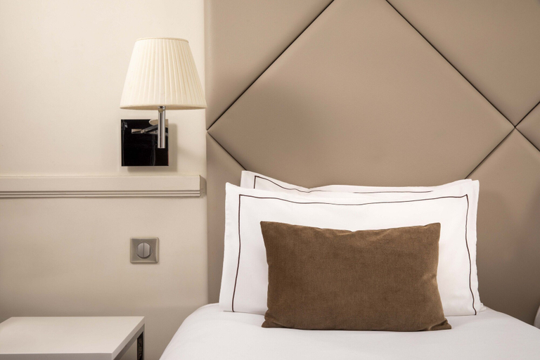 Bedroom 4, Longchamp Elysees, Paris