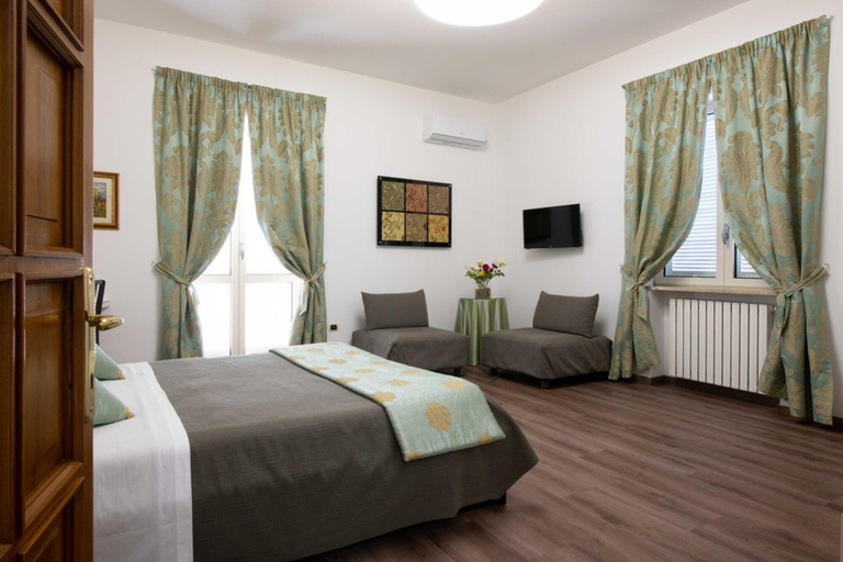 Bedroom 3, L'Insolita Reggia, Caserta
