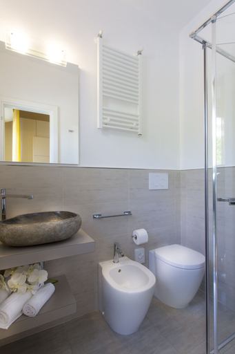 Bathroom 5, Hotel Riviera, Ravenna