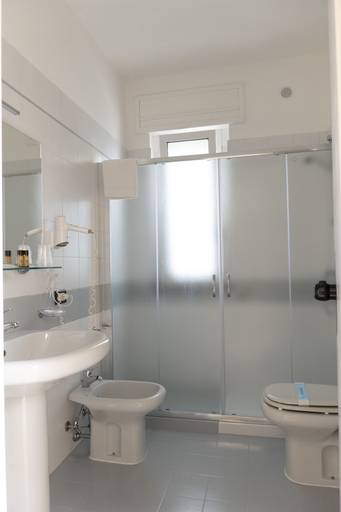 Bathroom 5, Hotel Santa Lucia, Lecce