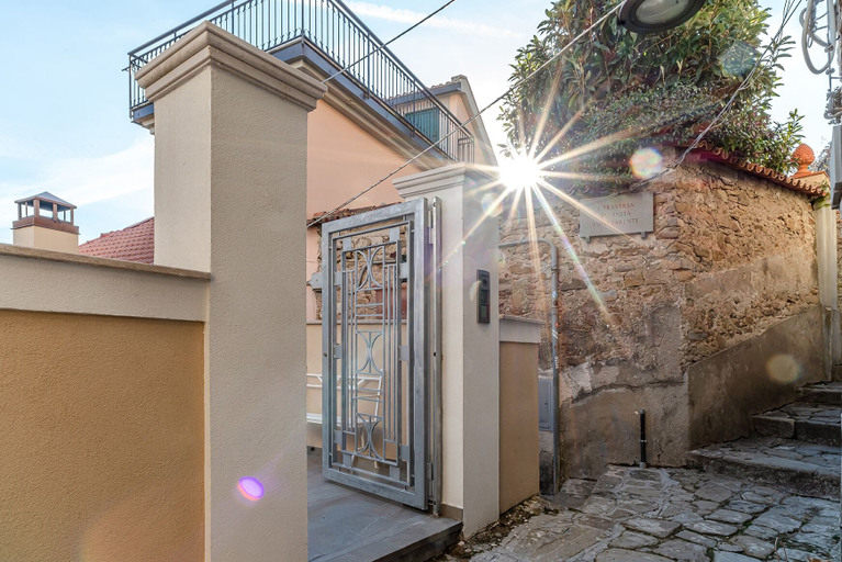 Exterior & Views 2, De Gulia Charme and Relax, Salerno