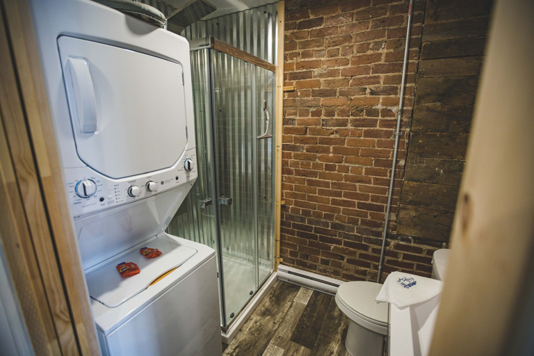 Bathroom 3, Le Waynewright, Portneuf