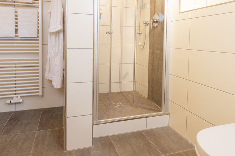 Bathroom 3, Hotel Landgasthof Gilsbach, Hochsauerlandkreis